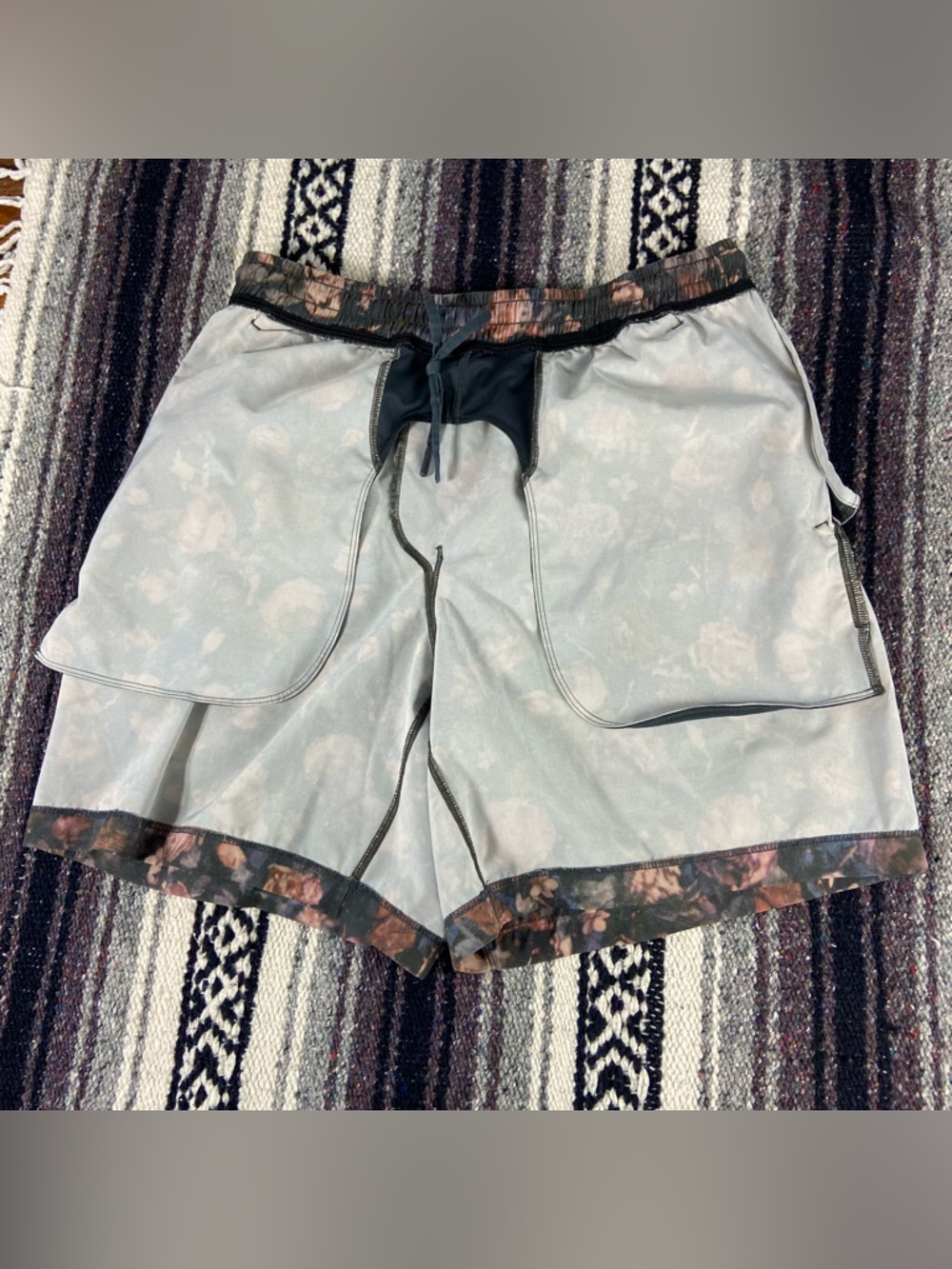 Lululemon Pace Breaker Shorts 7" Linerless Frosted Rose Mens Medium M Floral - Picture 10 of 12
